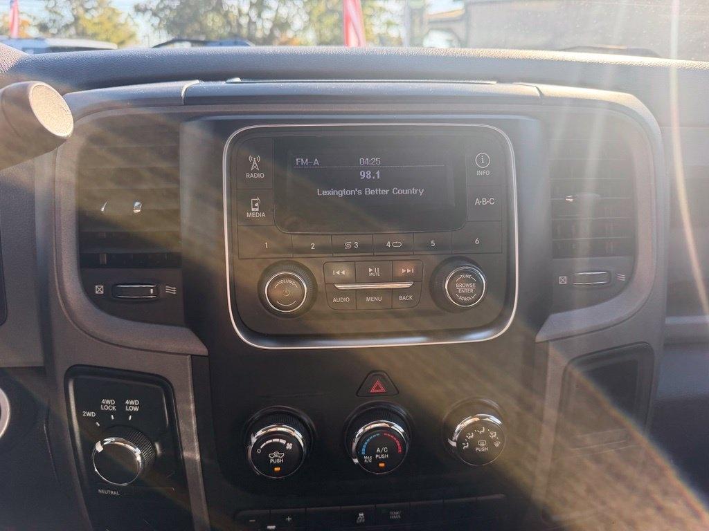 RAM 1500 4WD Quad Cab 140.5" Tradesman 2013