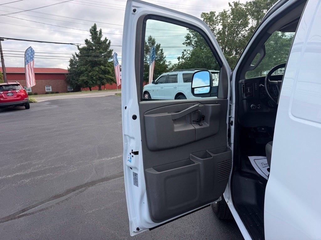 Chevrolet Express Cargo Van RWD 2500 135" 2020