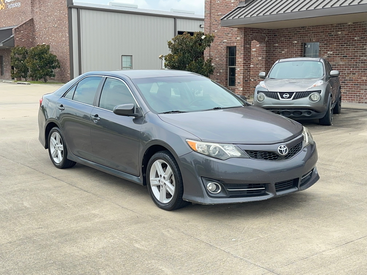 View vehicle photo 2