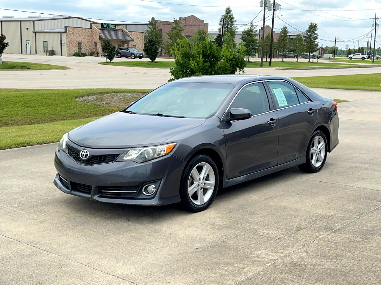 View vehicle photo 4