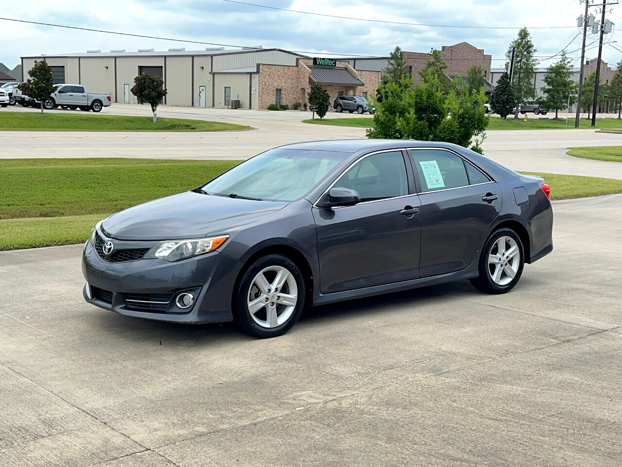 View vehicle photo 5