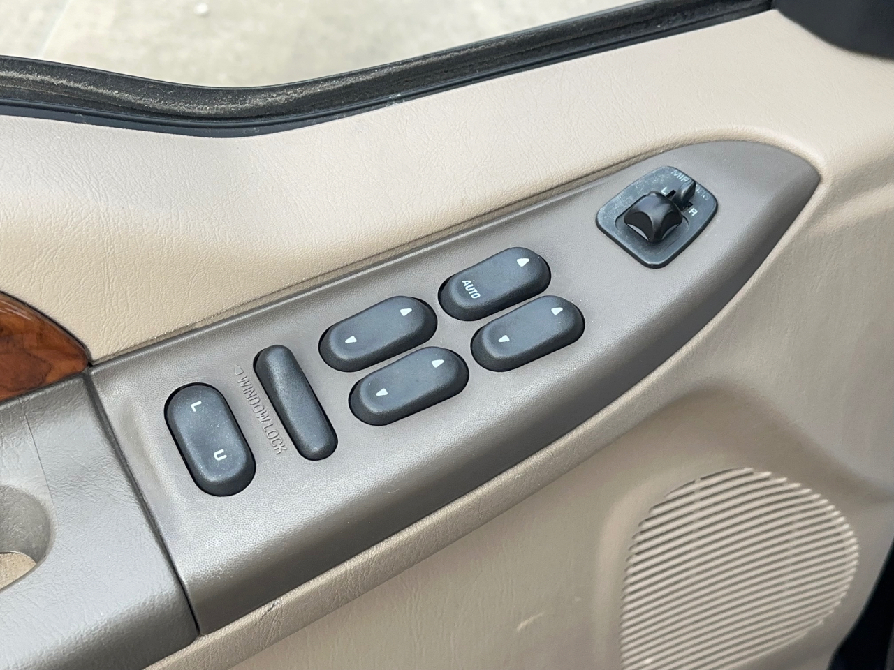 Ford Excursion Limited 2WD 2001