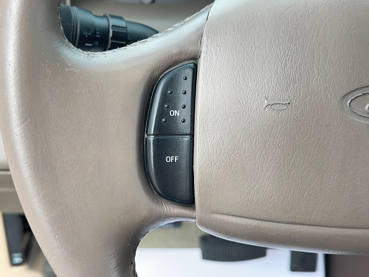 Ford Excursion Limited 2WD 2001