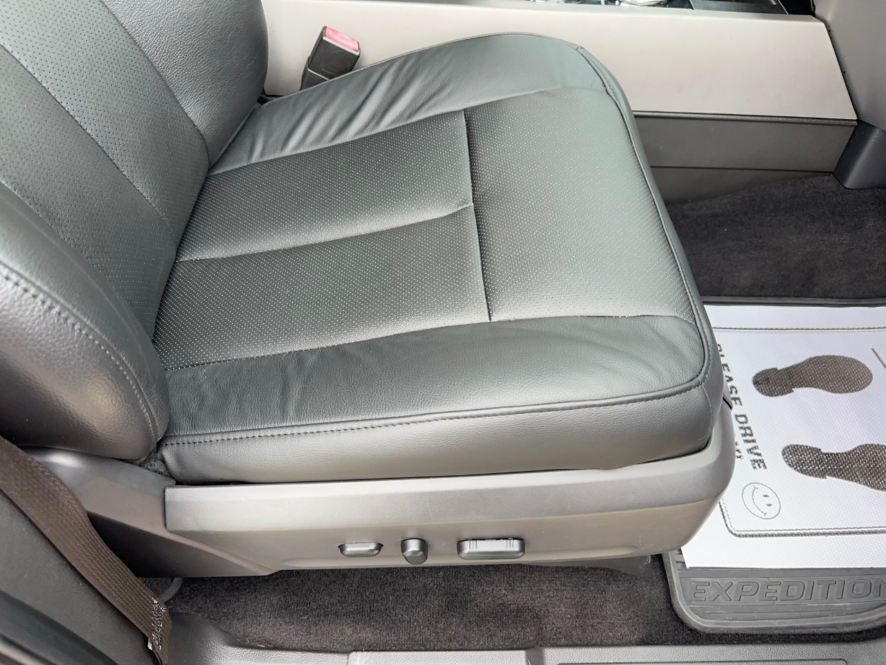 Ford Expedition Limited 2WD 2011