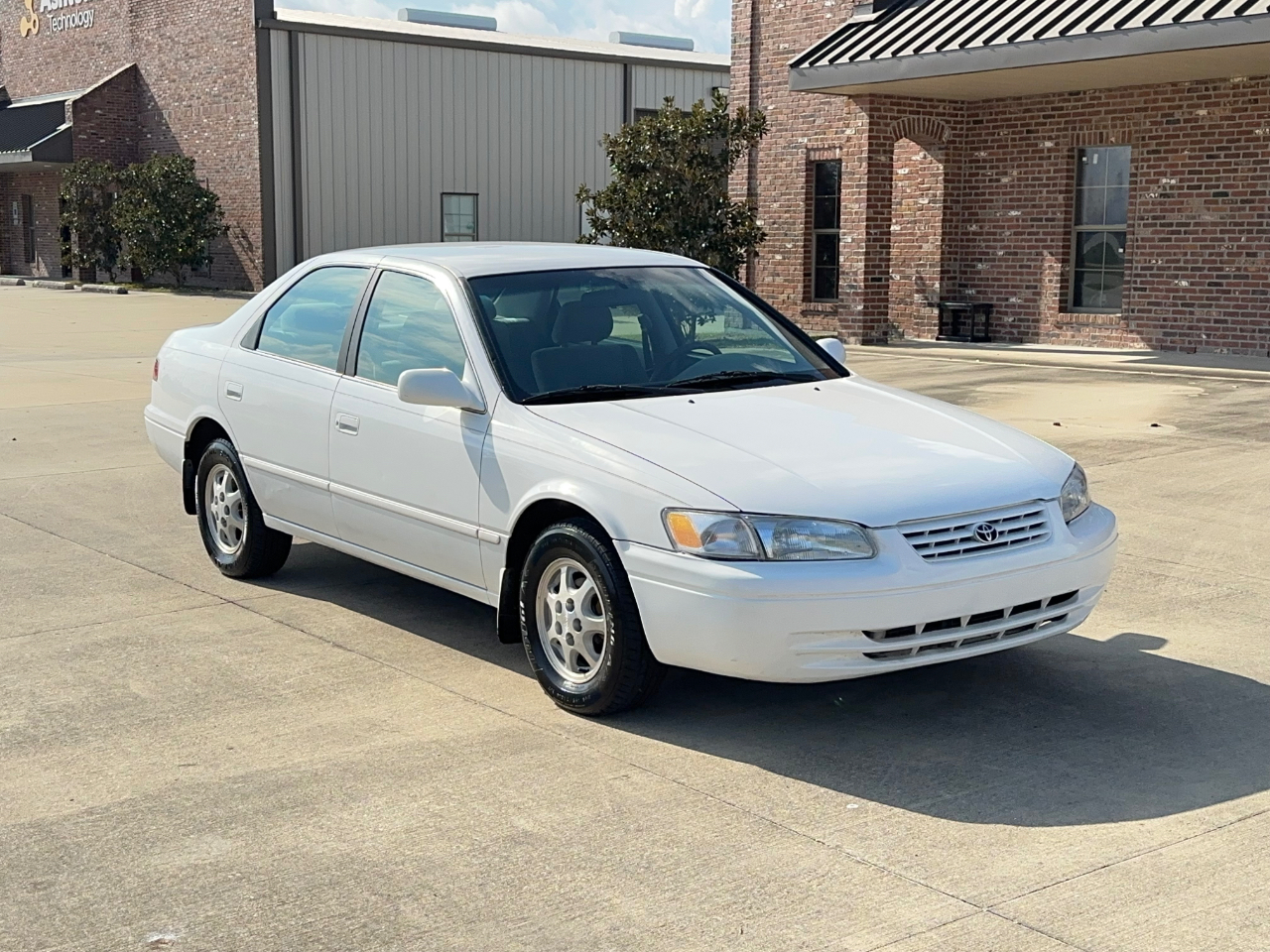 Toyota Camry LE 1998