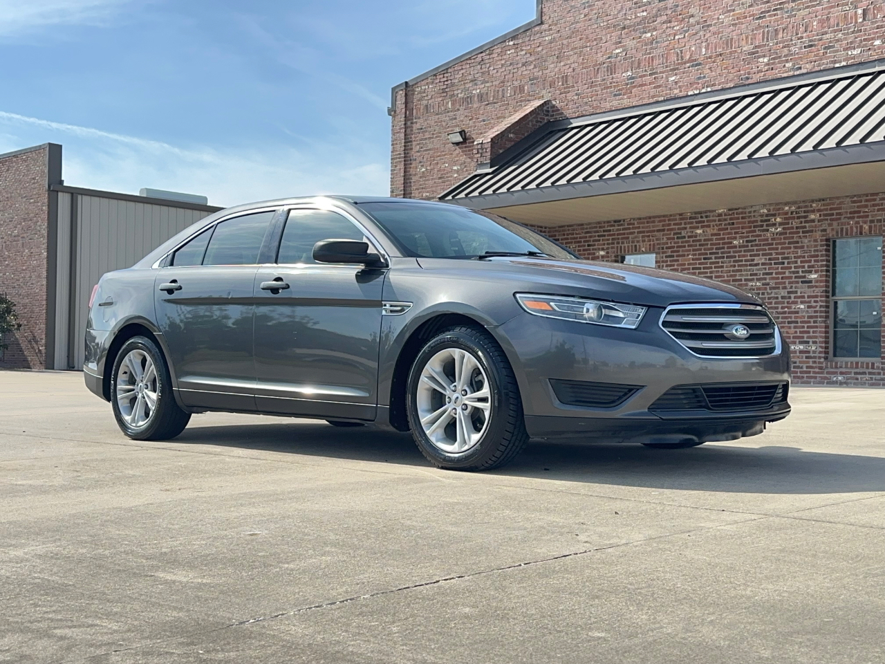 Ford Taurus SE FWD 2019