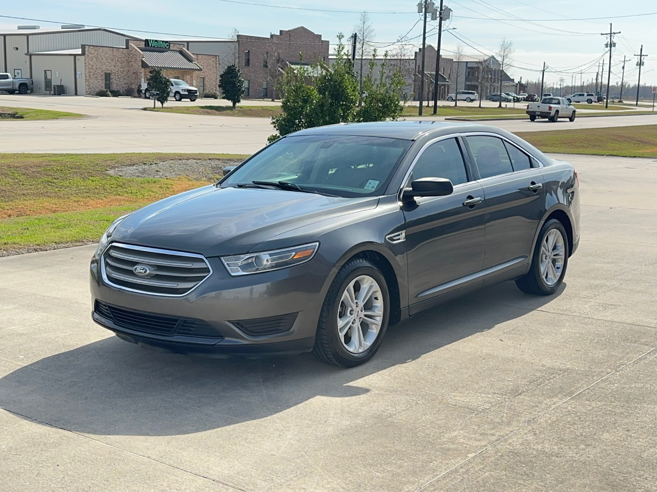 Ford Taurus SE FWD 2019