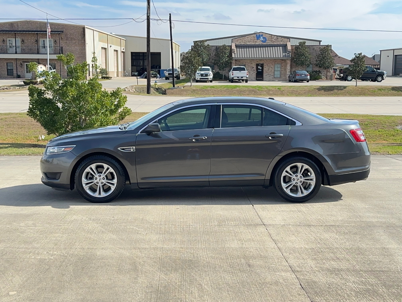 Ford Taurus SE FWD 2019