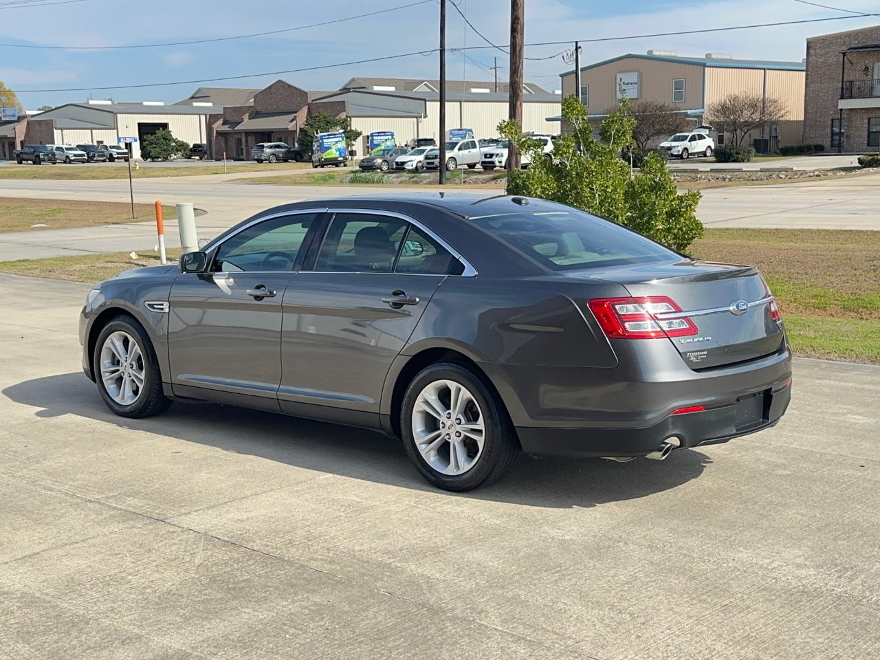 Ford Taurus SE FWD 2019
