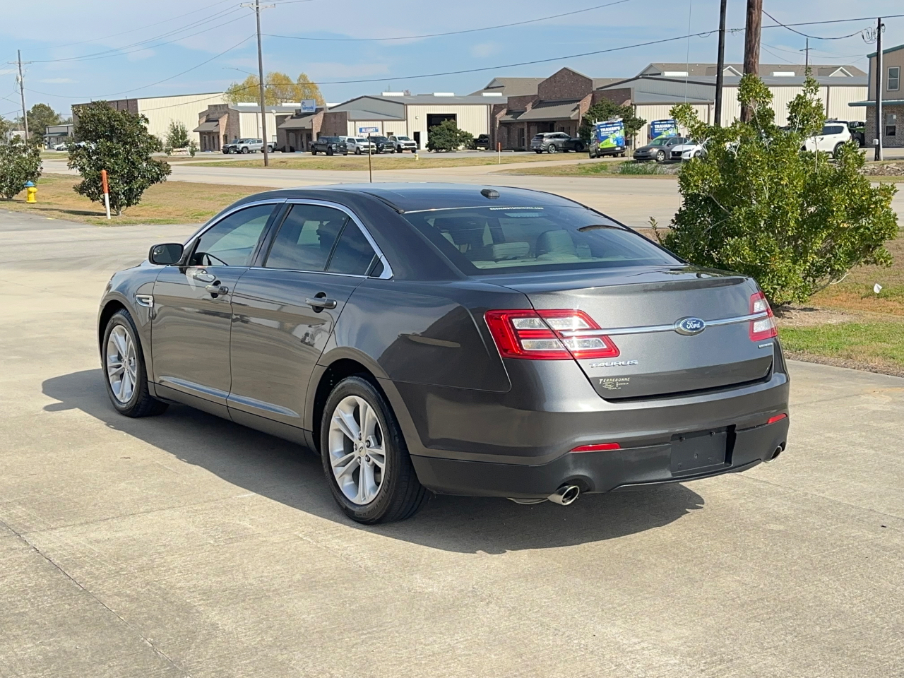 Ford Taurus SE FWD 2019