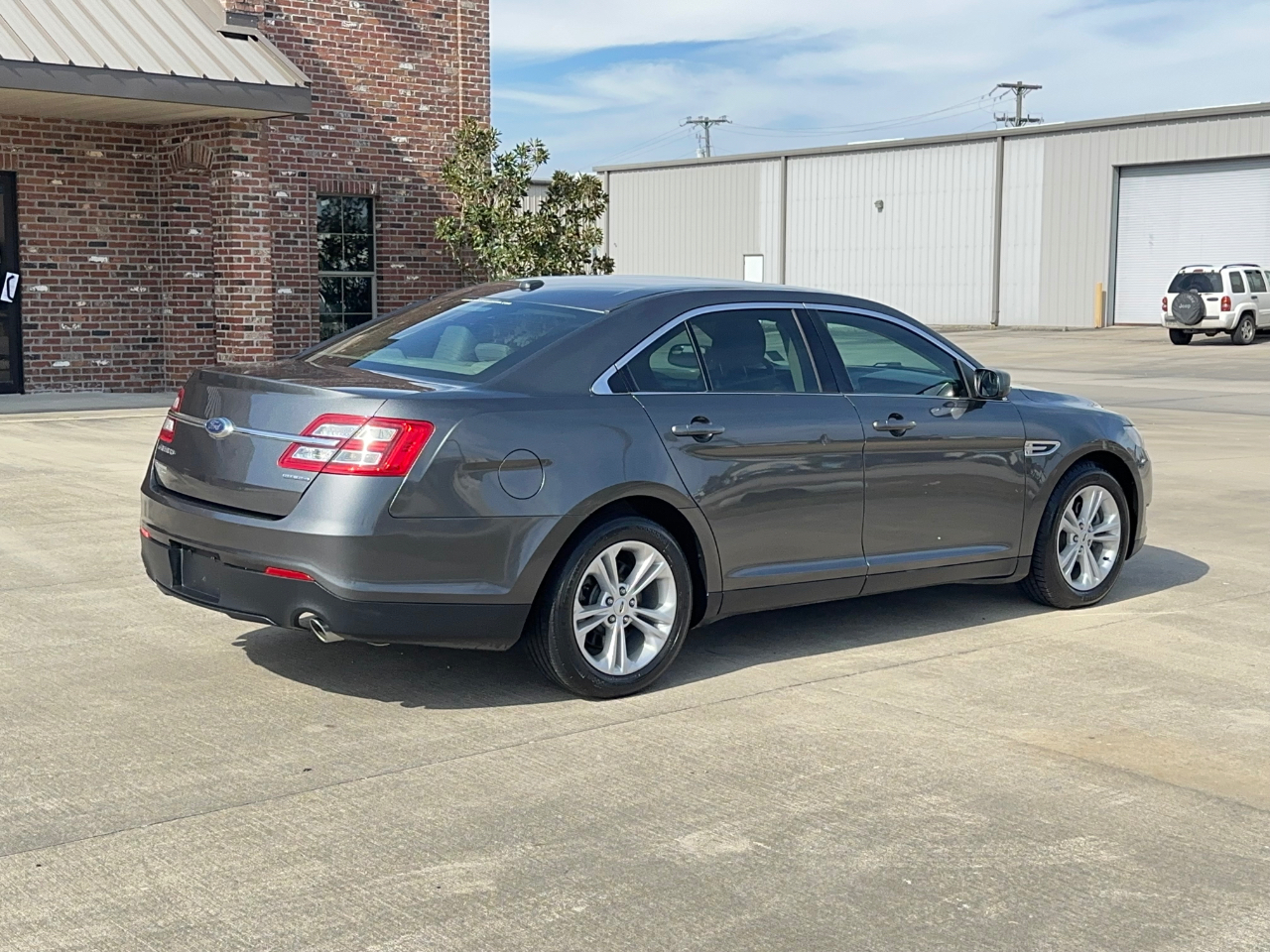 Ford Taurus SE FWD 2019