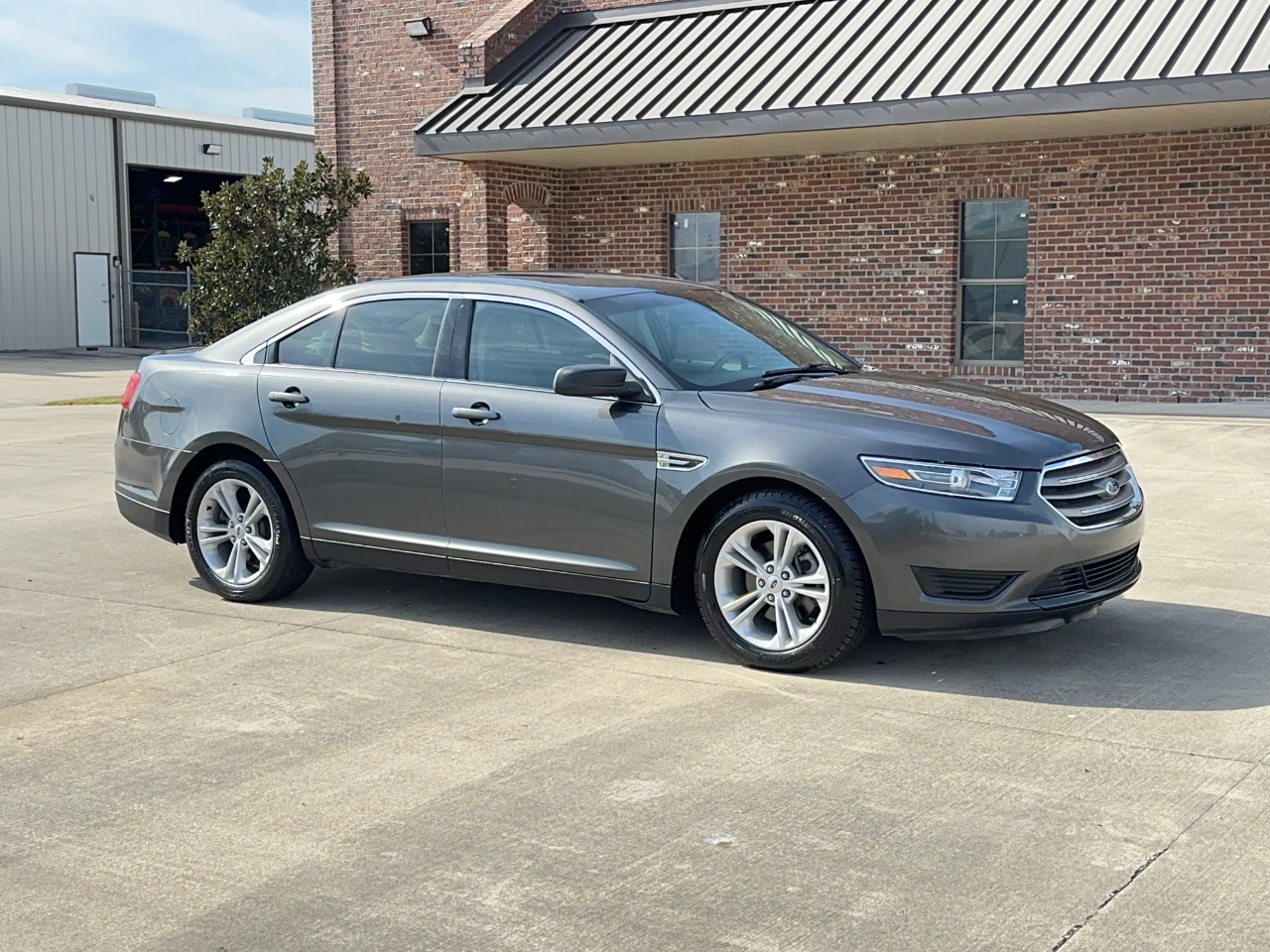 Ford Taurus SE FWD 2019