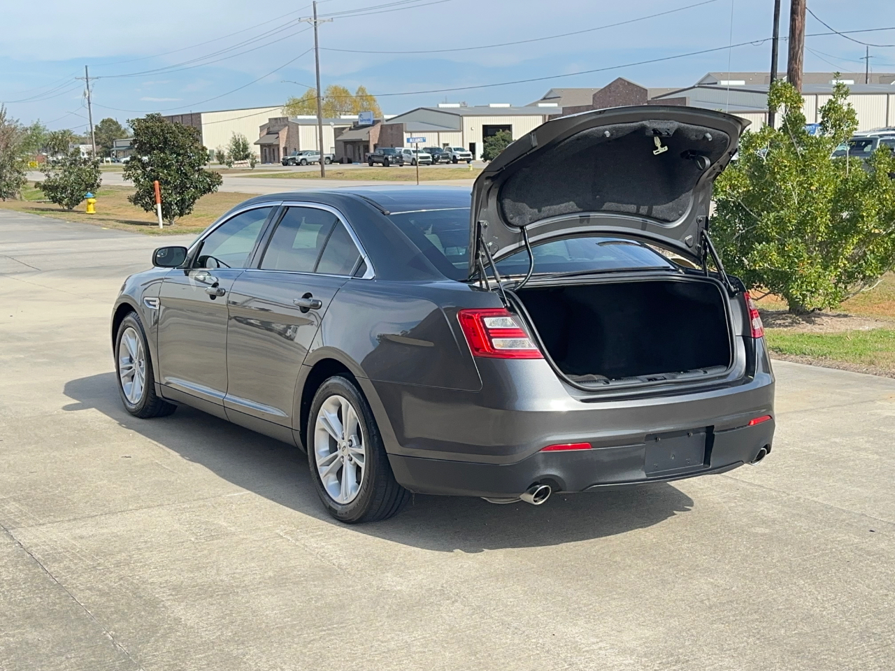 Ford Taurus SE FWD 2019
