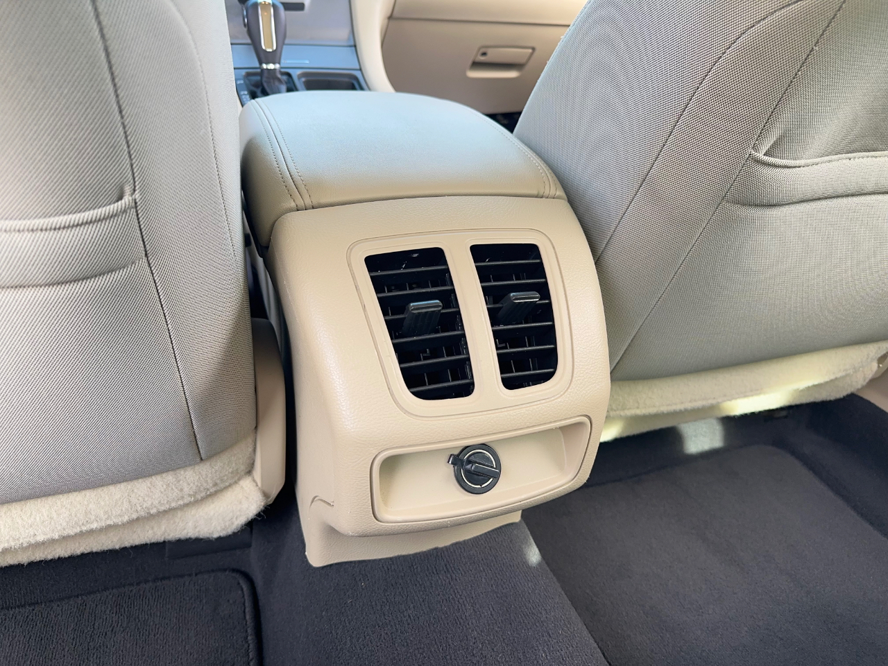 Ford Taurus SE FWD 2019