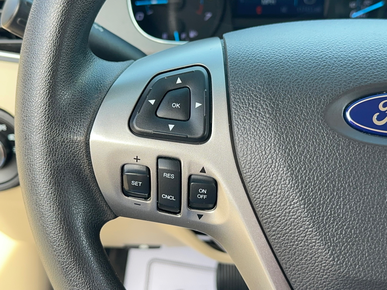 Ford Taurus SE FWD 2019