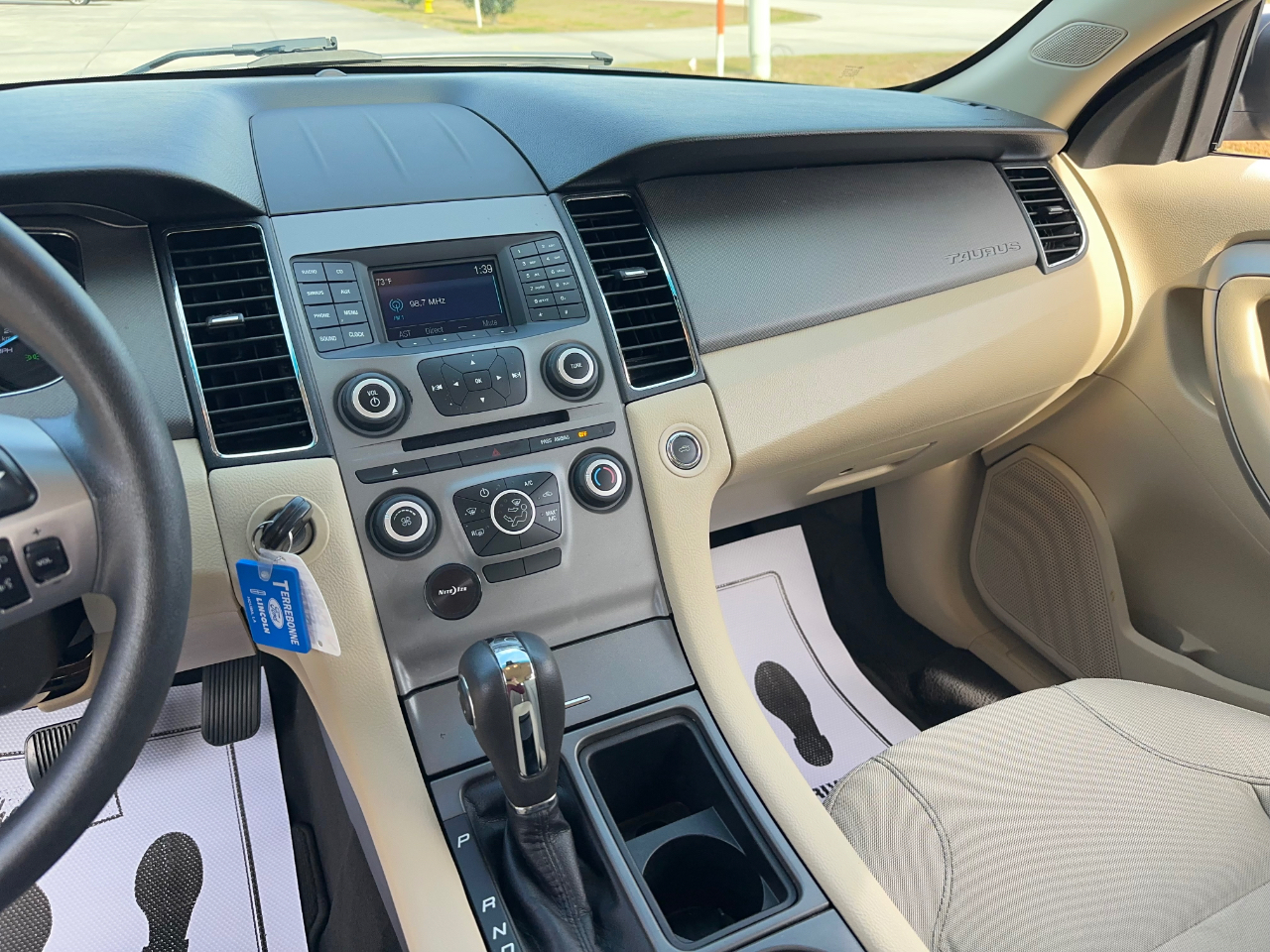 Ford Taurus SE FWD 2019