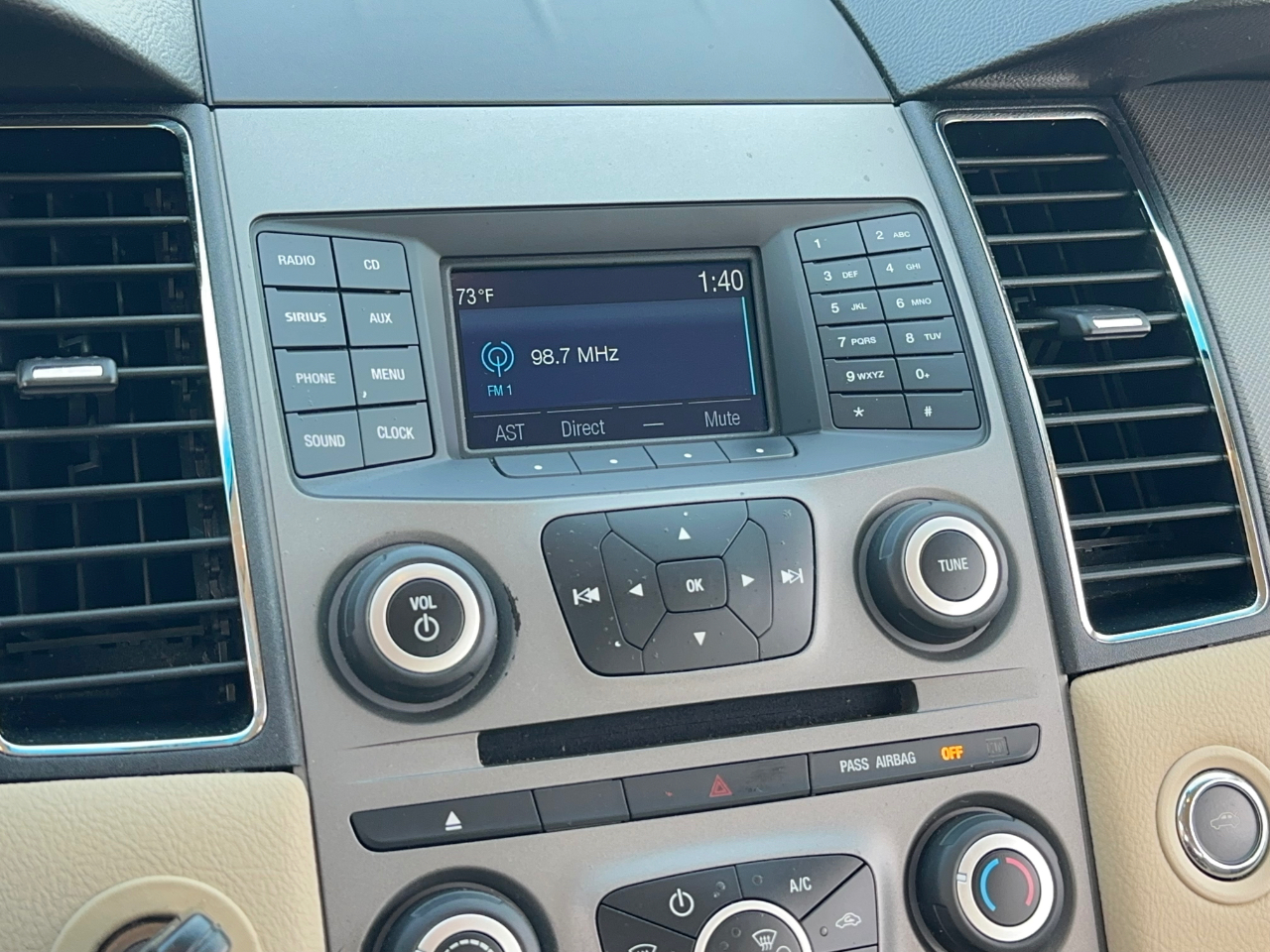 Ford Taurus SE FWD 2019