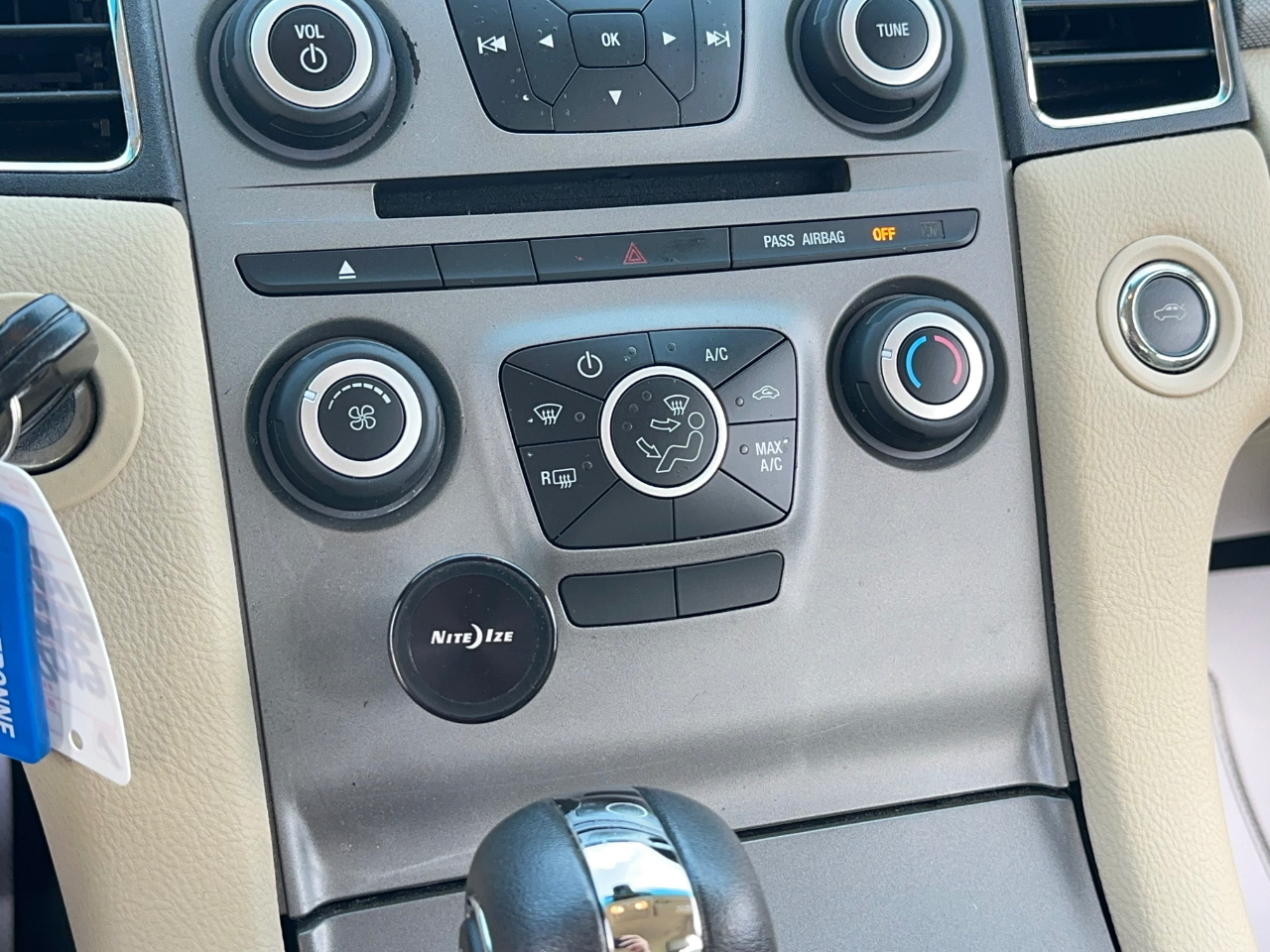 Ford Taurus SE FWD 2019