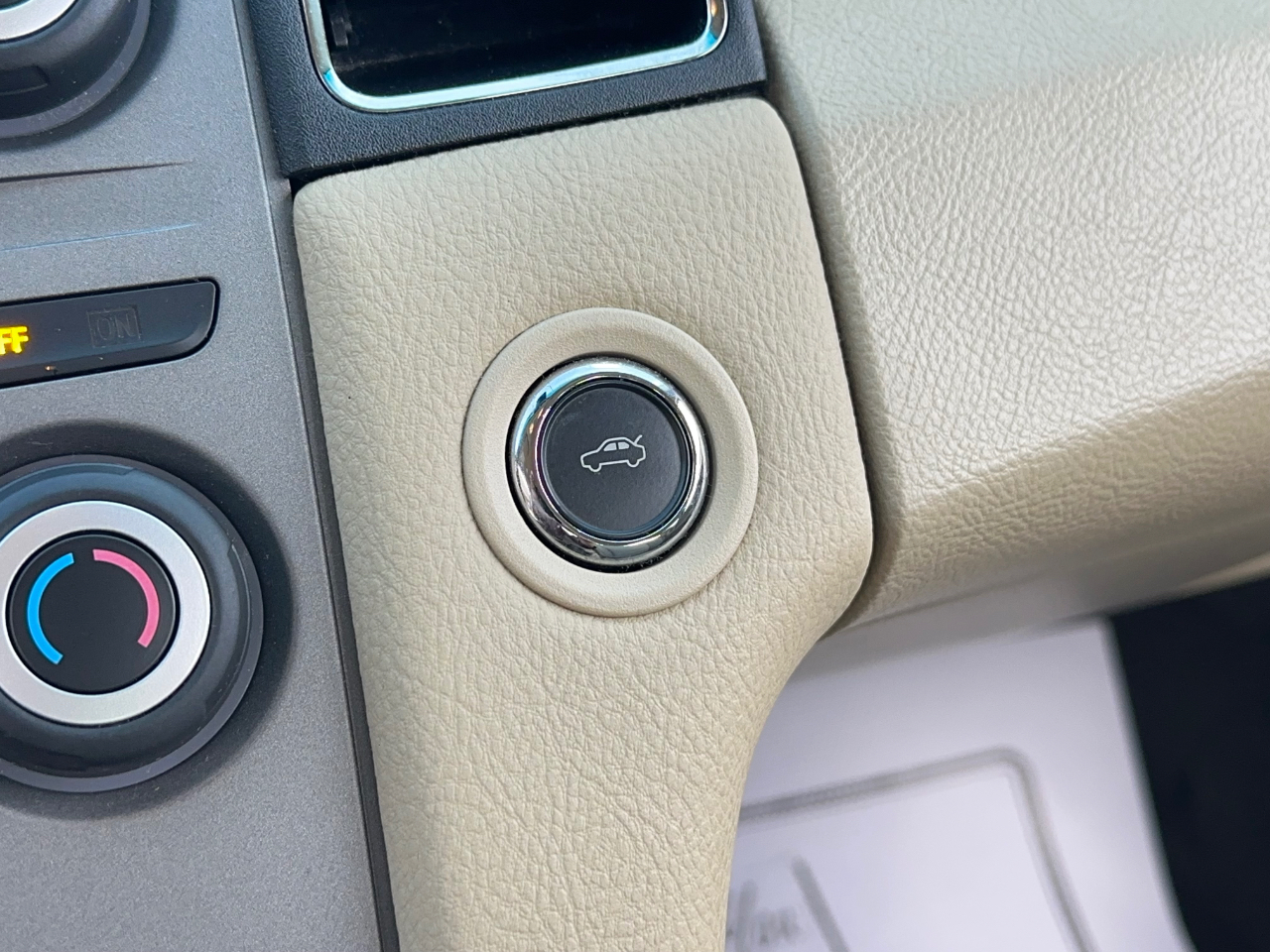 Ford Taurus SE FWD 2019