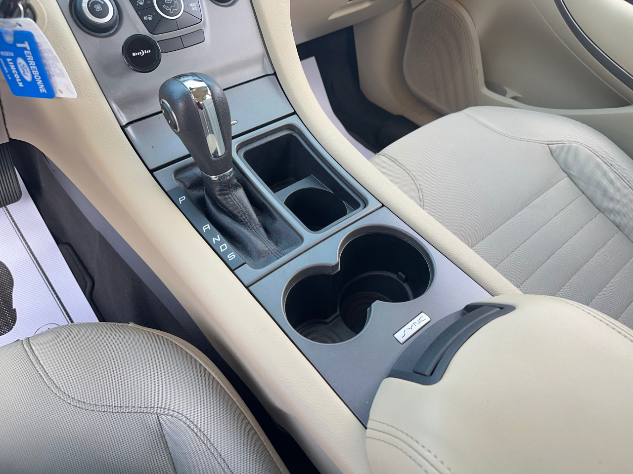 Ford Taurus SE FWD 2019