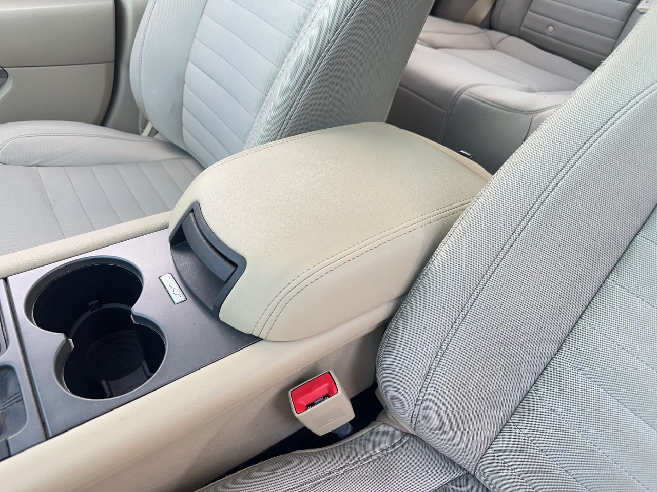 Ford Taurus SE FWD 2019