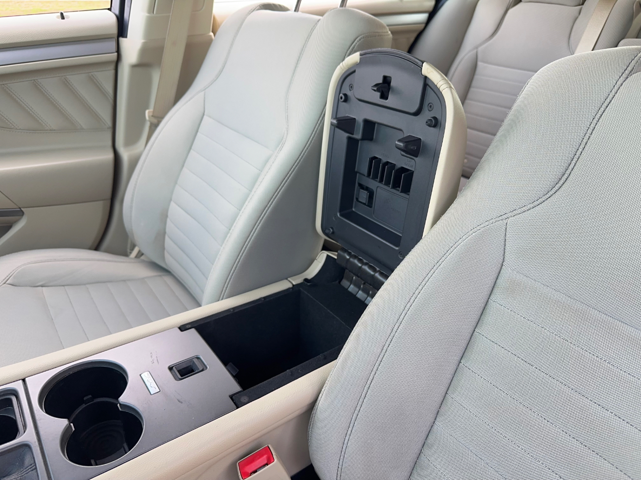 Ford Taurus SE FWD 2019