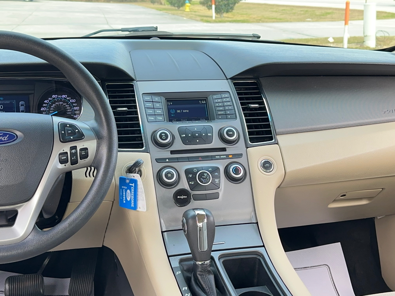 Ford Taurus SE FWD 2019