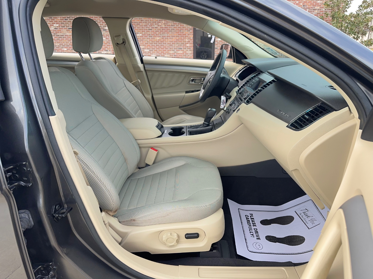 Ford Taurus SE FWD 2019