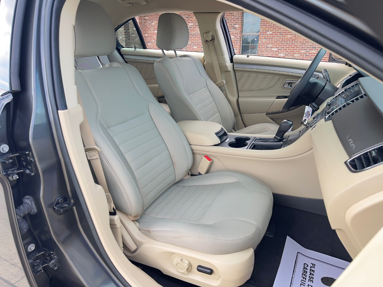 Ford Taurus SE FWD 2019