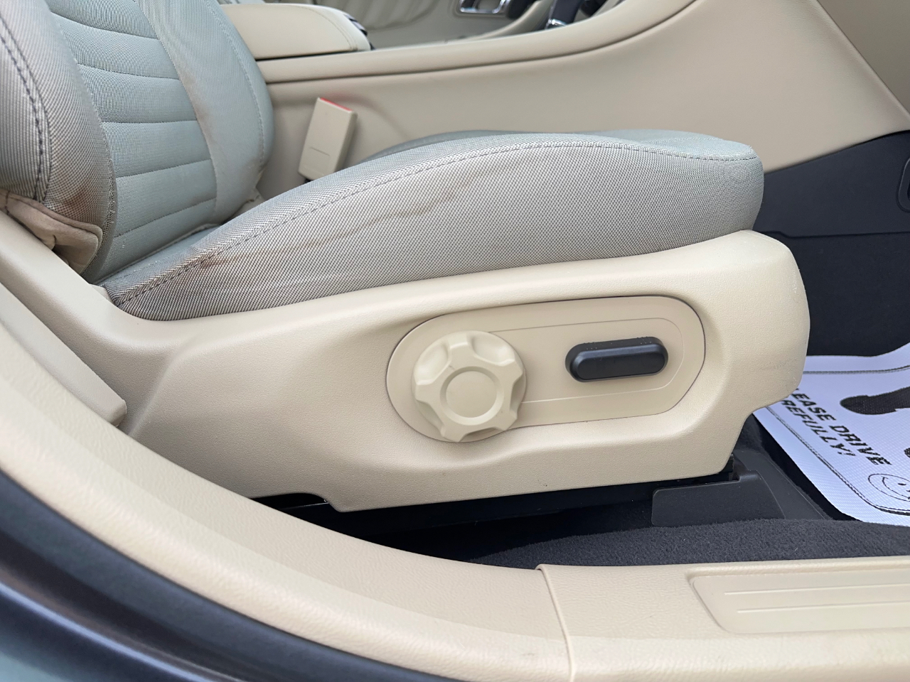 Ford Taurus SE FWD 2019