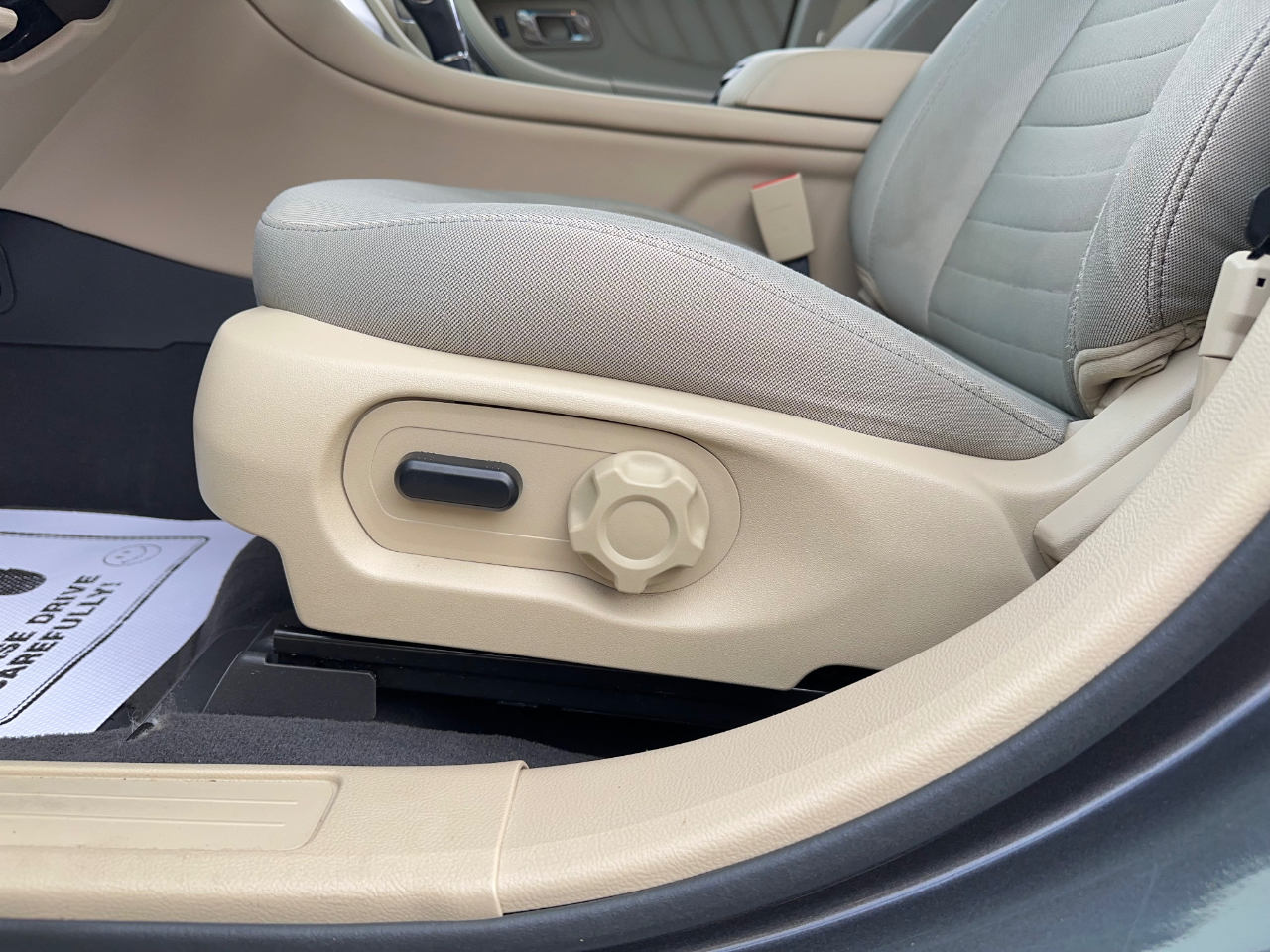 Ford Taurus SE FWD 2019