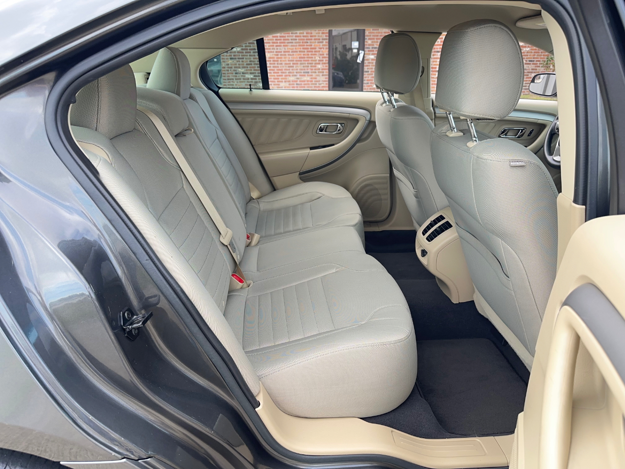 Ford Taurus SE FWD 2019