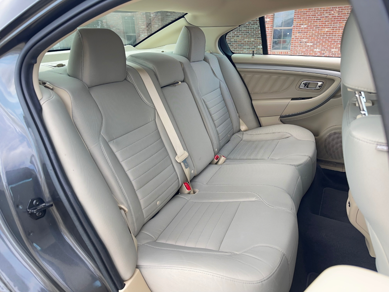 Ford Taurus SE FWD 2019