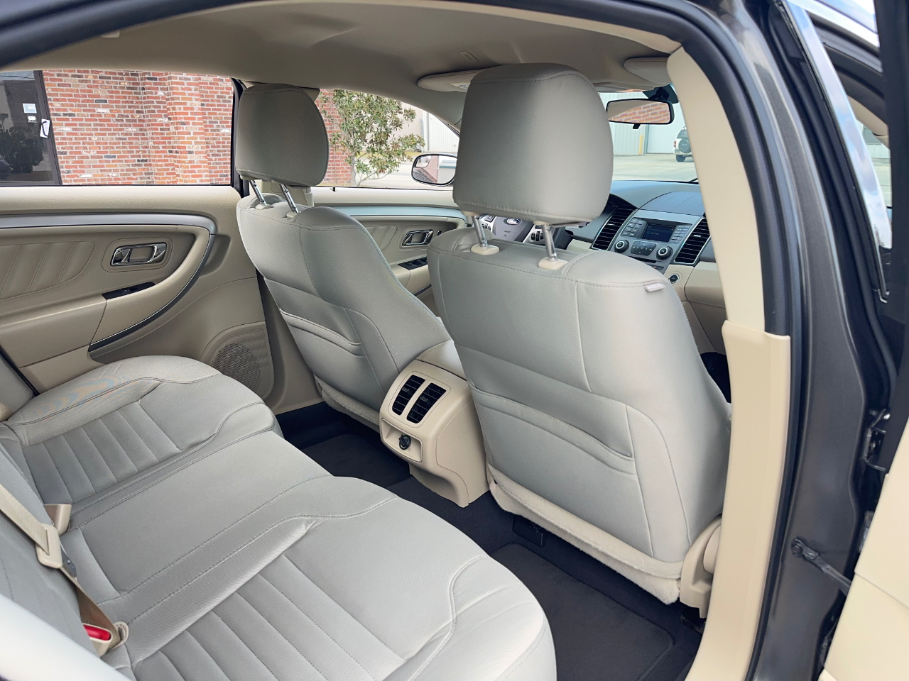 Ford Taurus SE FWD 2019