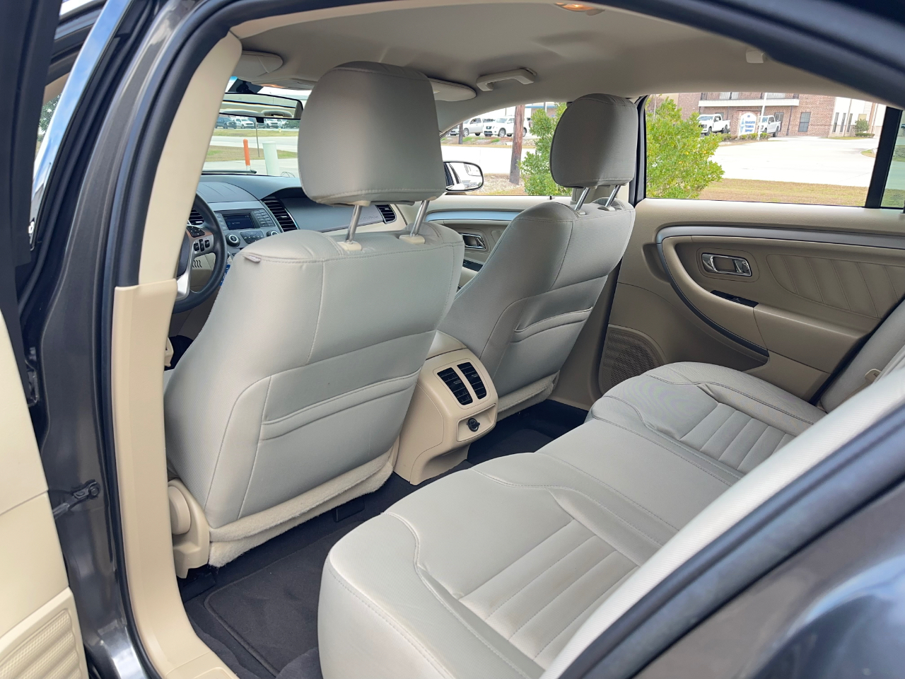 Ford Taurus SE FWD 2019