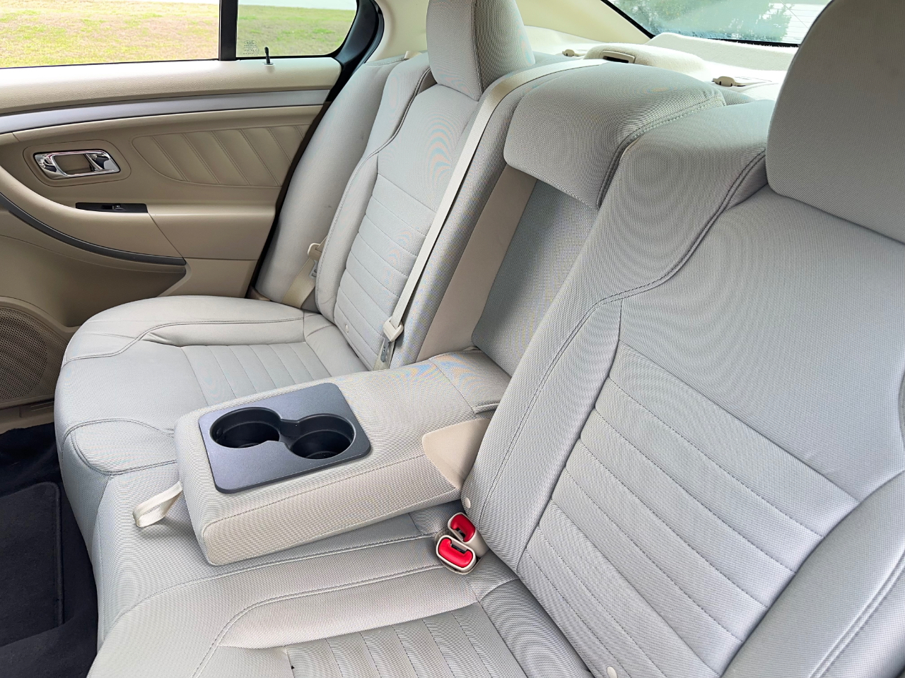 Ford Taurus SE FWD 2019