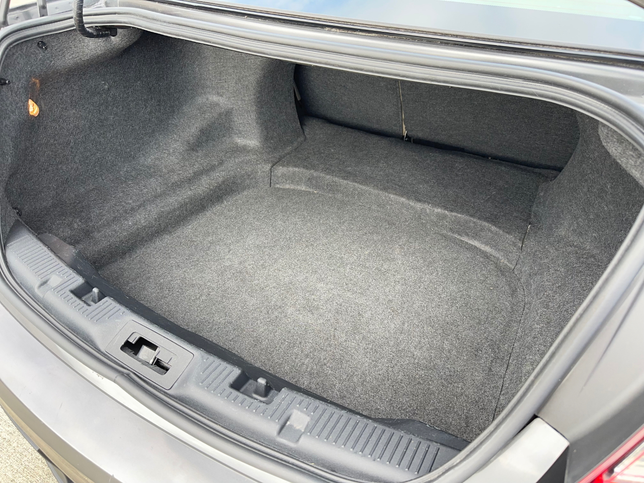 Ford Taurus SE FWD 2019