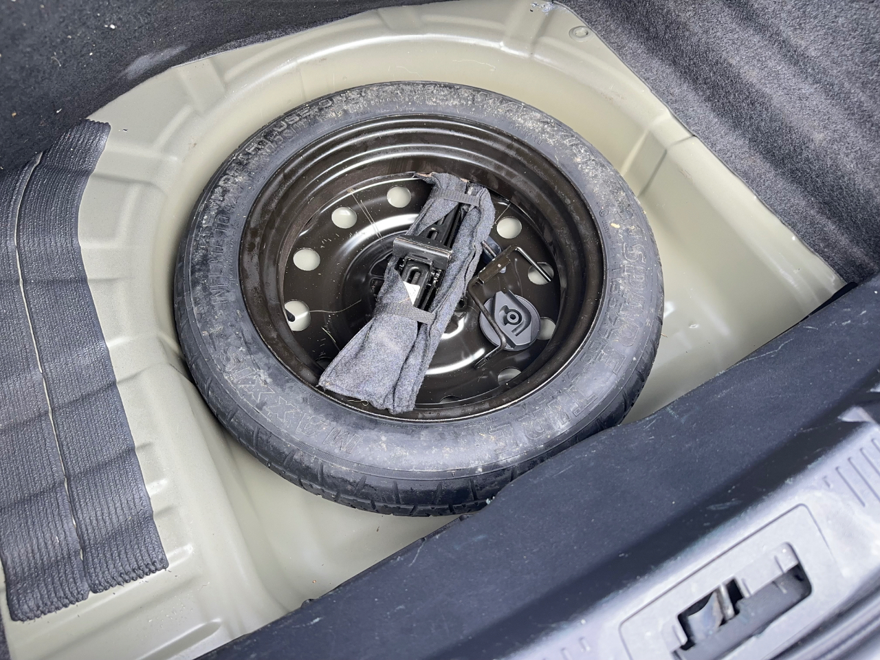 Ford Taurus SE FWD 2019