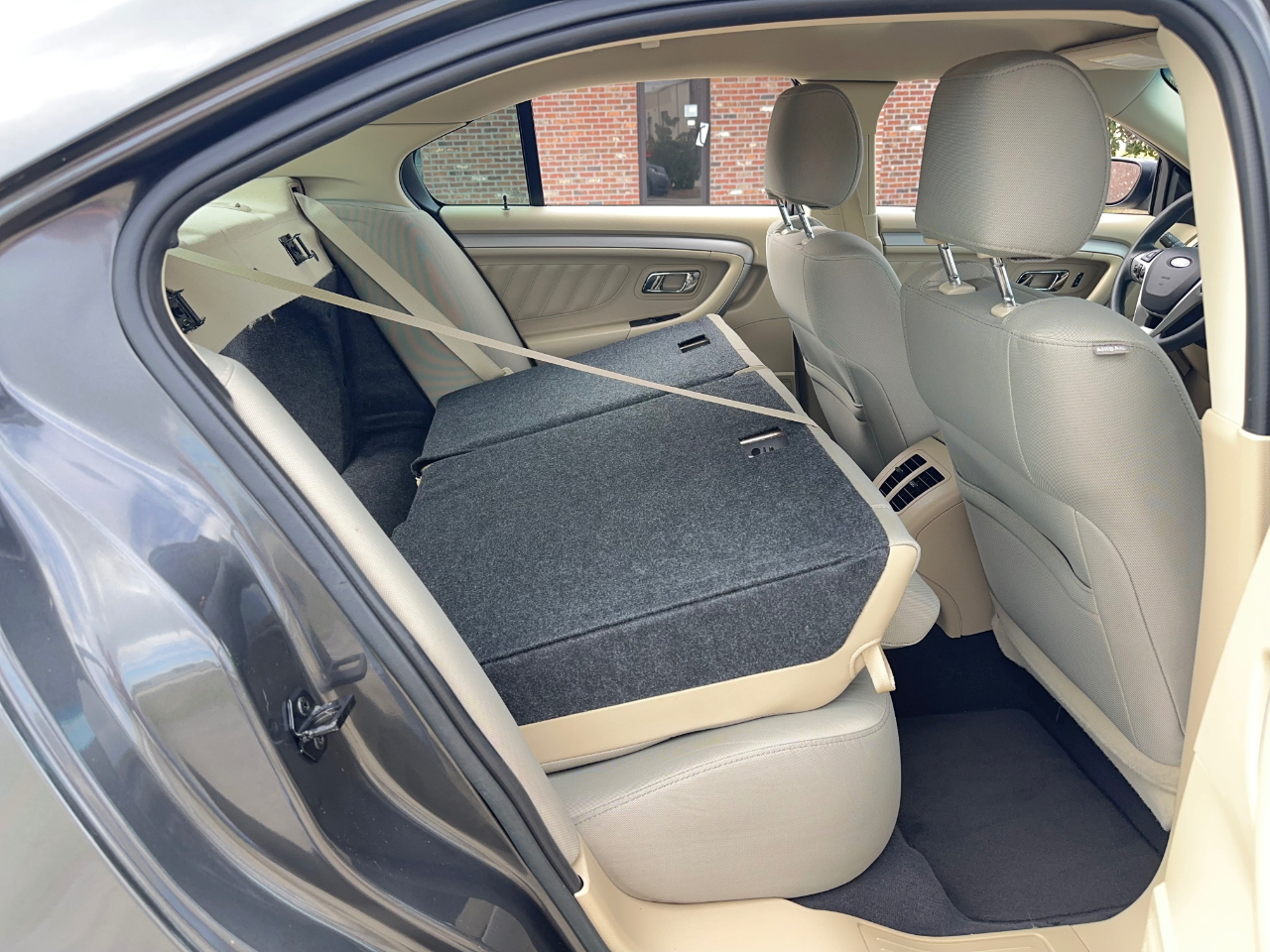 Ford Taurus SE FWD 2019