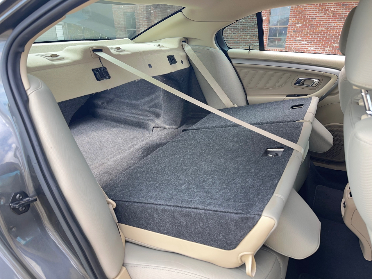 Ford Taurus SE FWD 2019