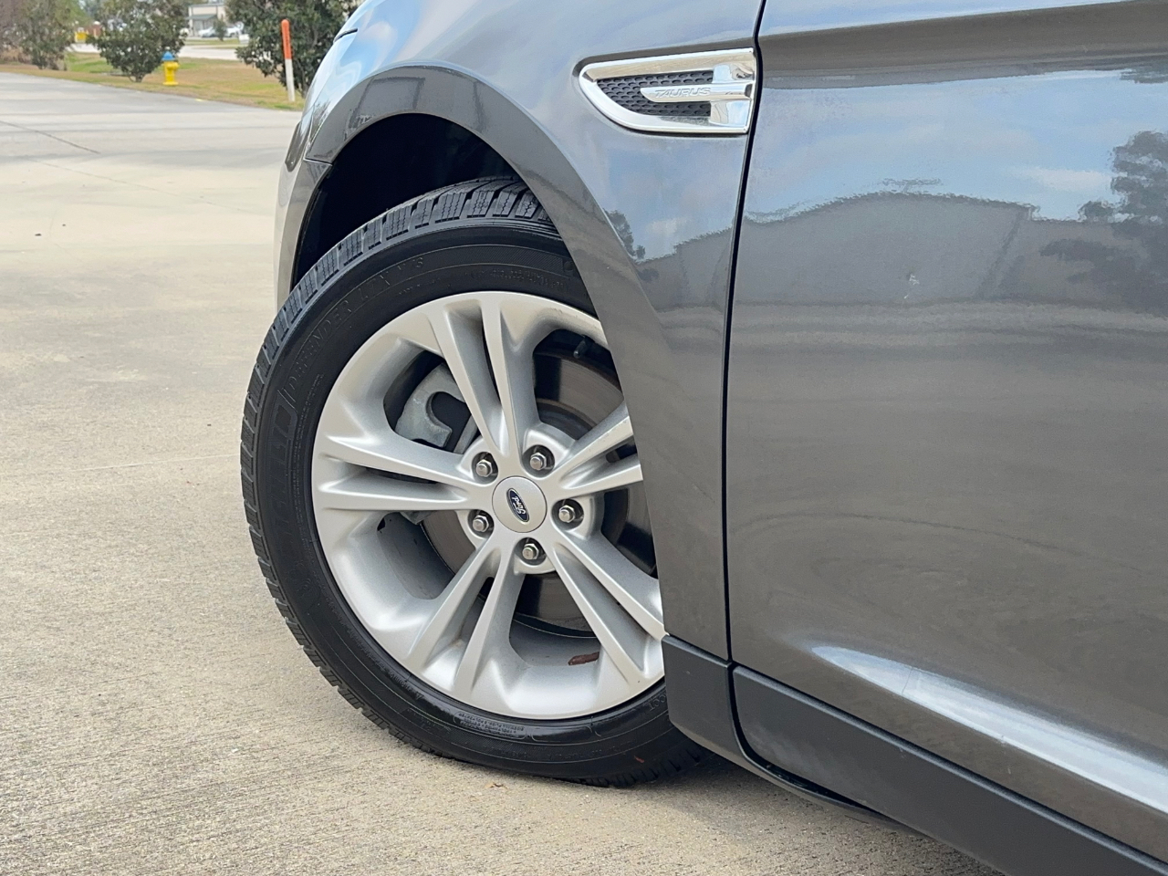 Ford Taurus SE FWD 2019