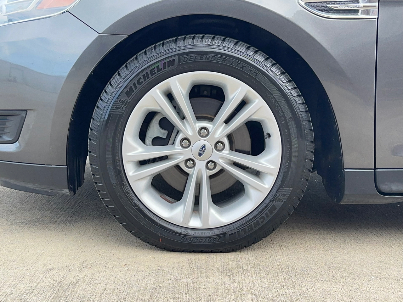 Ford Taurus SE FWD 2019