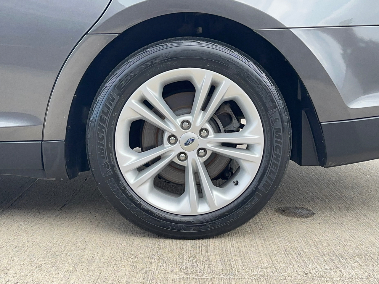 Ford Taurus SE FWD 2019