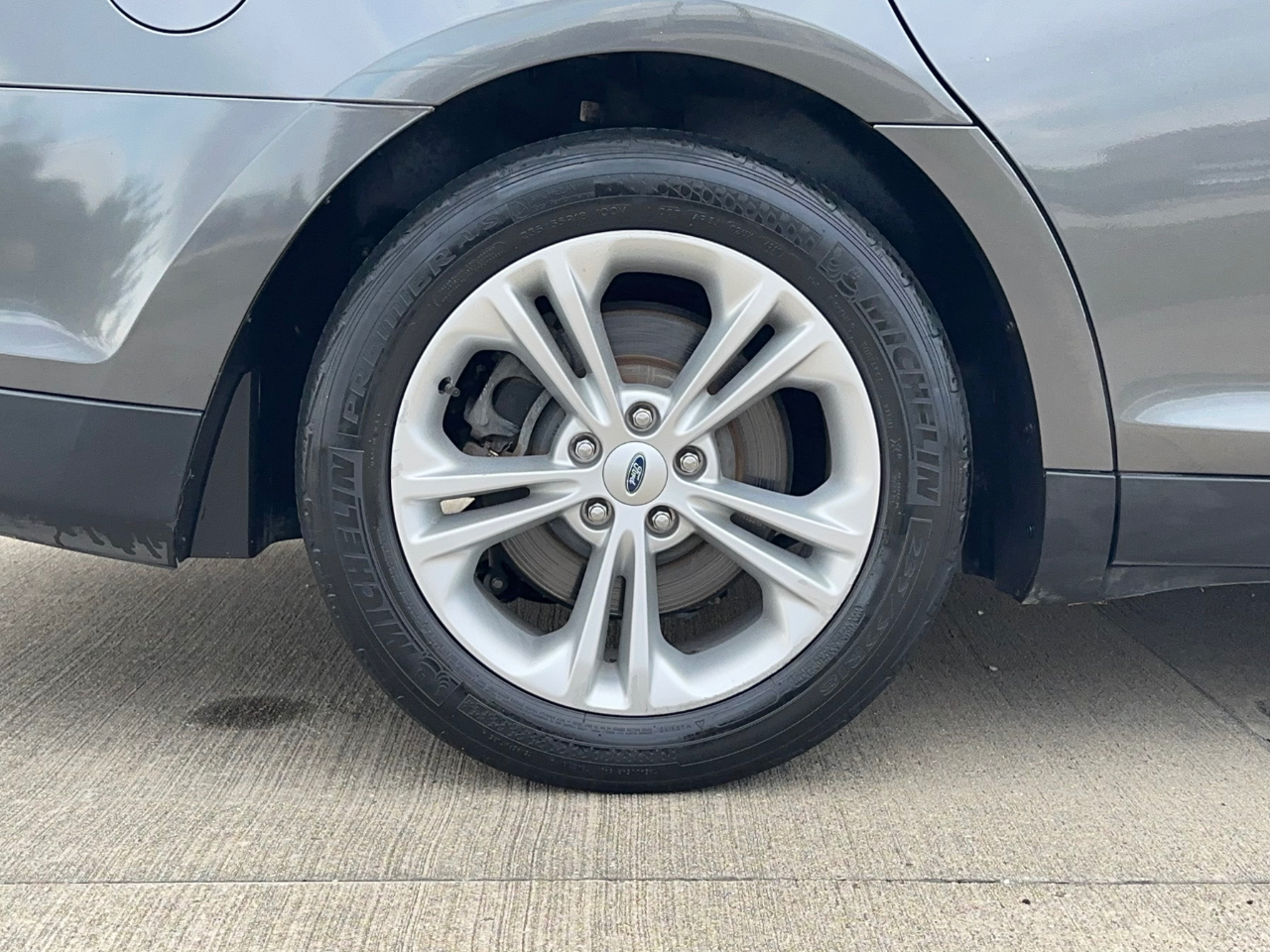 Ford Taurus SE FWD 2019