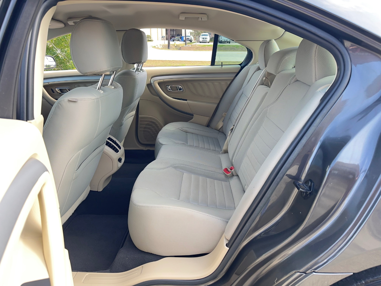 Ford Taurus SE FWD 2019