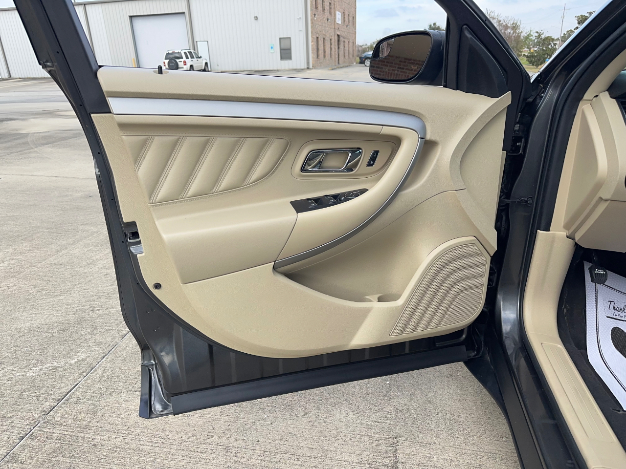 Ford Taurus SE FWD 2019