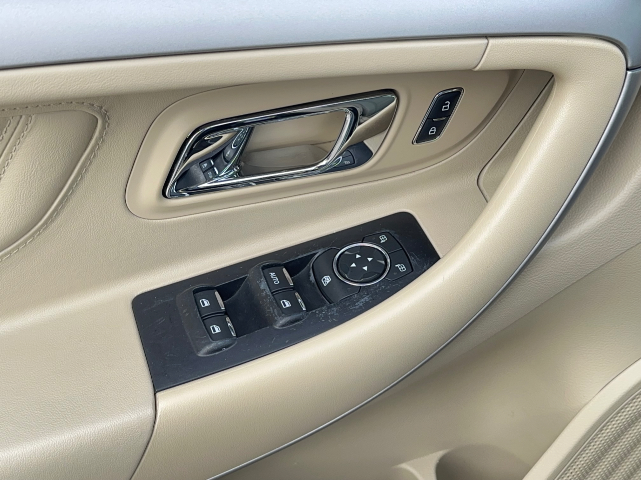 Ford Taurus SE FWD 2019