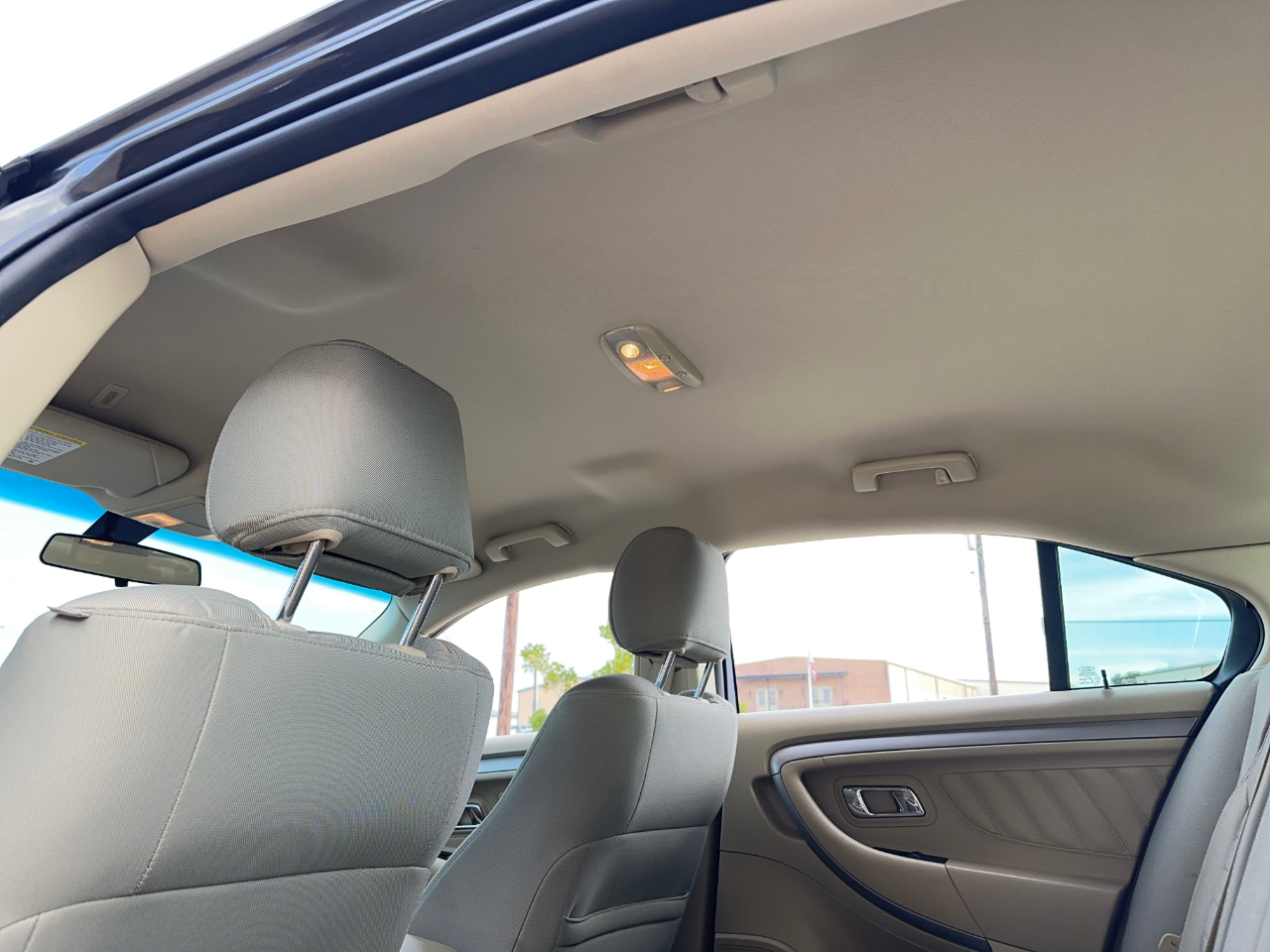 Ford Taurus SE FWD 2019