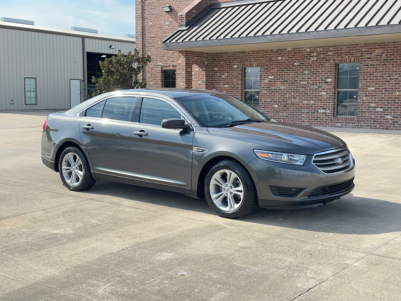 Ford Taurus SE FWD 2019