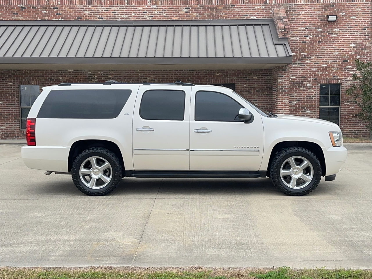 Chevrolet Suburban LTZ 1500 2WD 2012